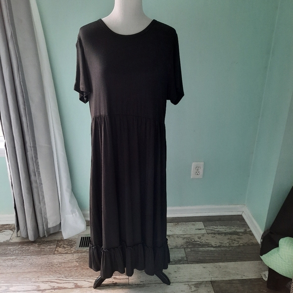 heimish Dresses & Skirts - Solid black dress from Heimish